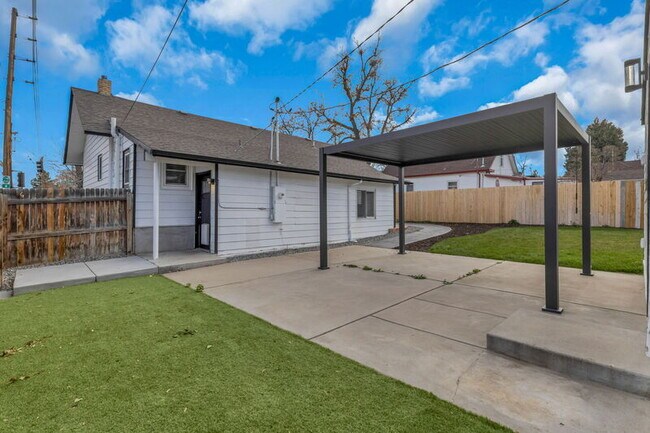 Building Photo - 3101 S Clarkson St