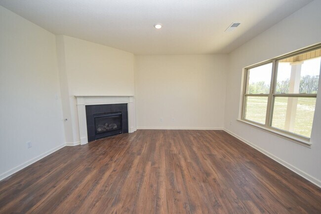 Building Photo - DR Horton built home in 2021; 4 bed, 2 bath home in Atoka.