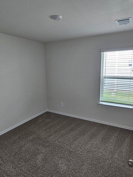 Building Photo - 1635 Blaire Dr