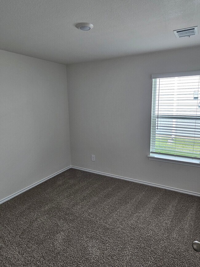 Building Photo - 1635 Blaire Dr