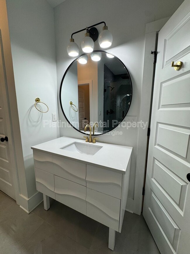 Building Photo - 150 Dahlgren St SE