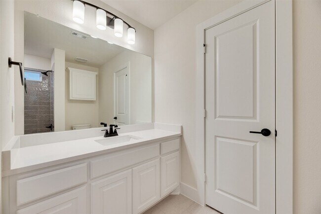 Building Photo - 9013 Wyndemere Ln