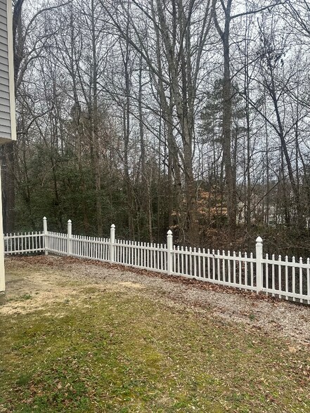 Building Photo - 6911 Spanglers Spring Way