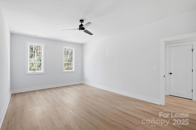 Building Photo - 1306 Carolyn Dr