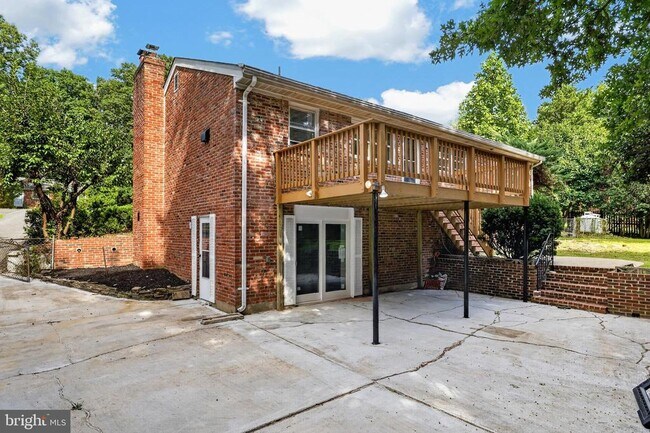 Building Photo - 6104 St John Dr