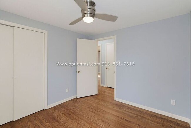 Building Photo - Ready for immediate move-in!
