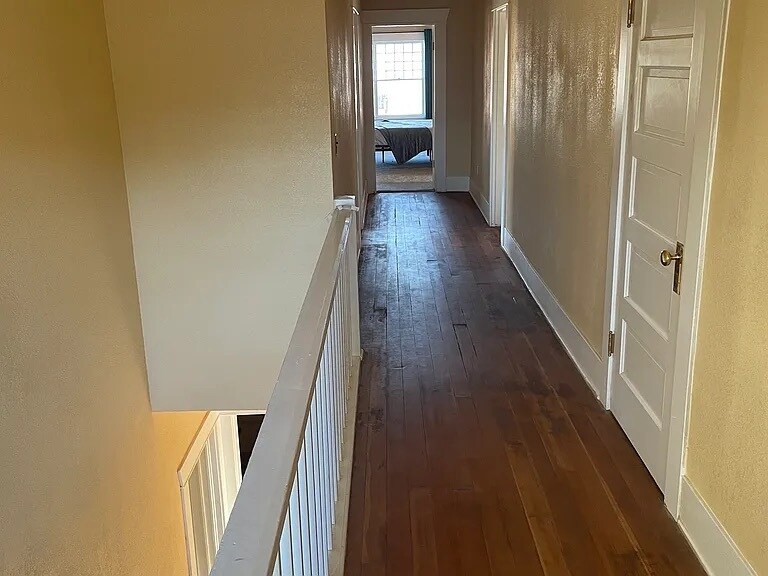 Building Photo - 237 Basin St SW