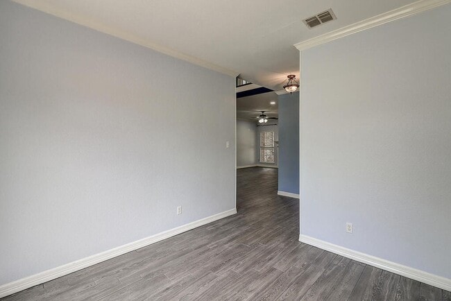 Building Photo - 7810 Duchess St