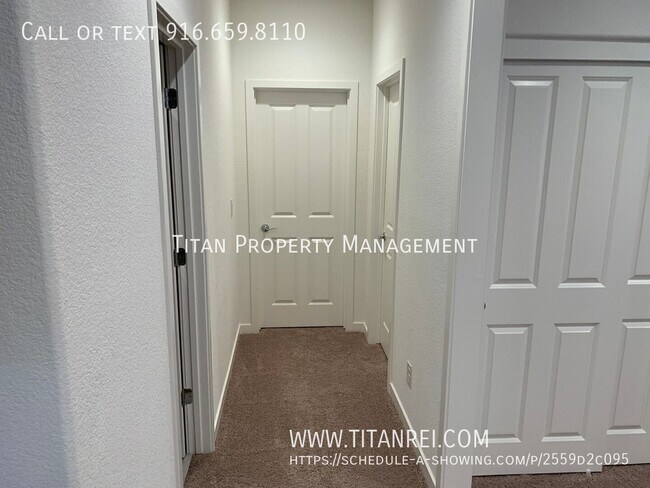 Building Photo - 1033 Oakbriar Cir