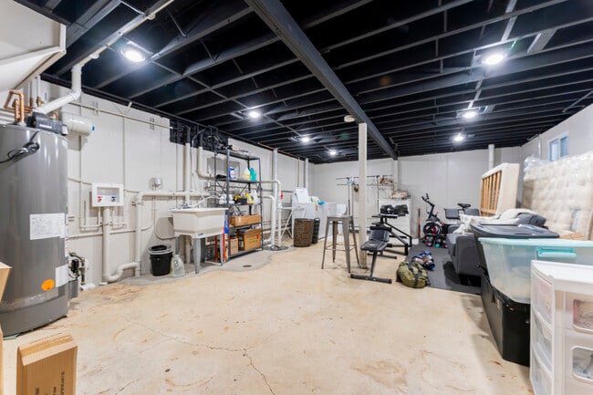 Building Photo - 1700 N Linden Ave