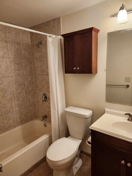 Building Photo - 142 Watertree Dr