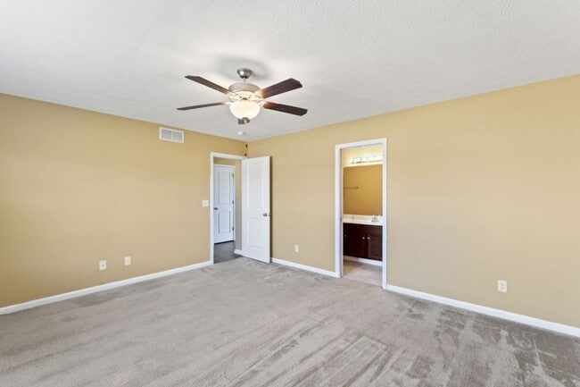 Building Photo - 3 bedroom 2 bath house for rent in abeautiful neighborhood.