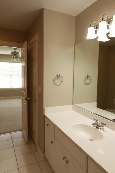 2nd Floor- Full Bath off of Bedroom #1 - 5304 Wolfpen Woods Dr.