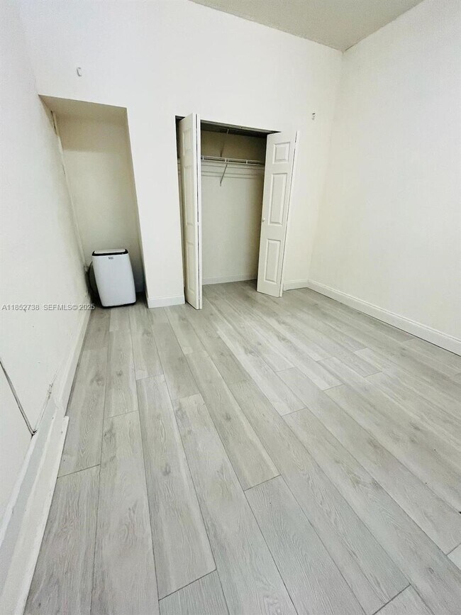 Building Photo - 159 SE 33rd Terrace