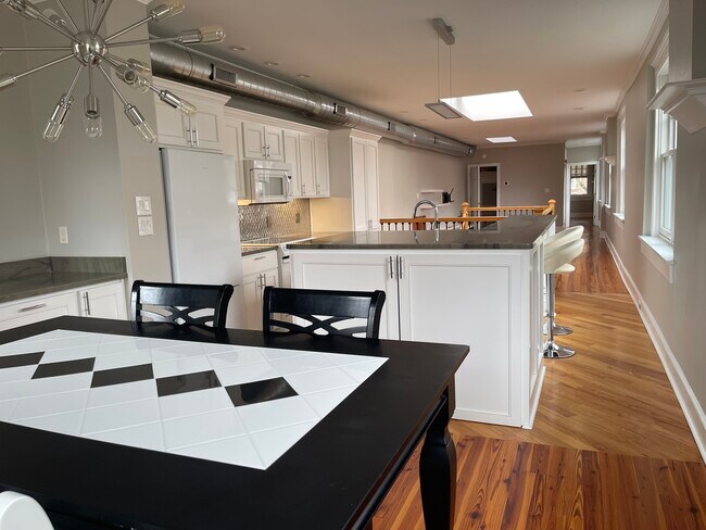 Building Photo - 116 E Council St