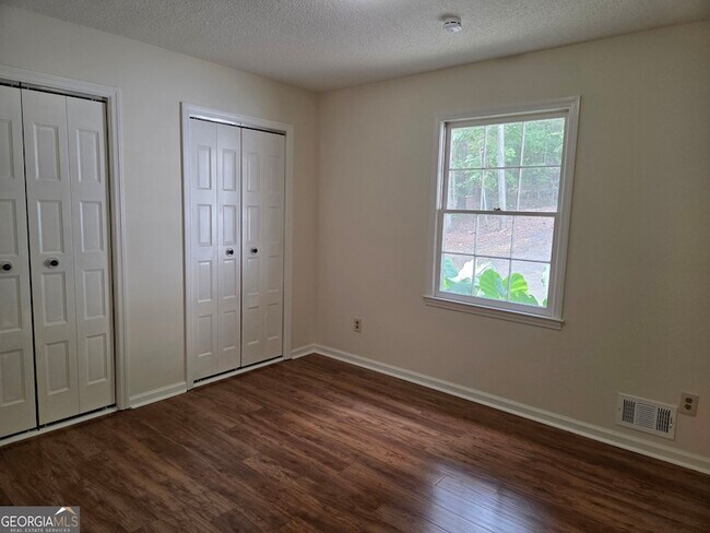 Building Photo - 984 Overlook Dr