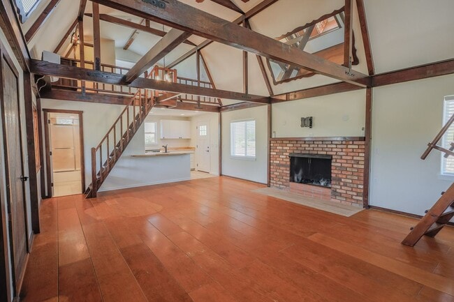 Building Photo - BARN STYLE HOME ON HUGE LOT!!!!1 Bedroom LOFT 1.5 Bathroom