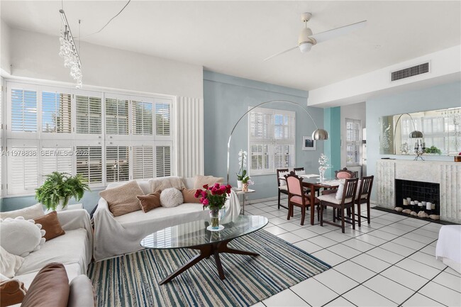 Building Photo - 2421 Lake Pancoast Dr