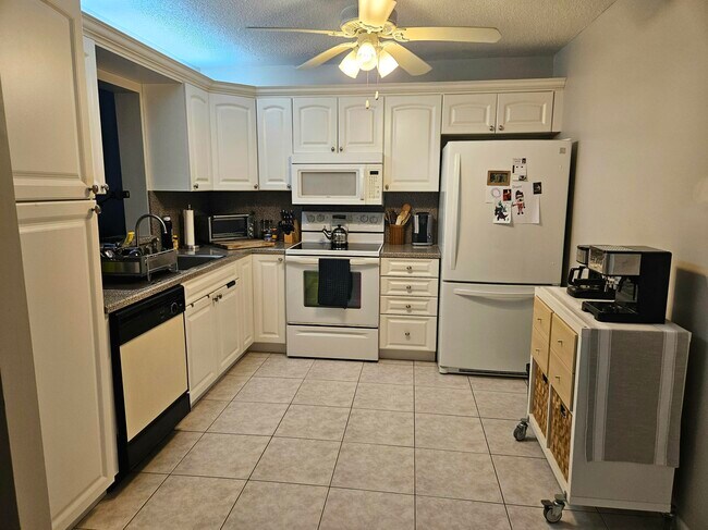 Building Photo - 9110 Fairbanks Ln