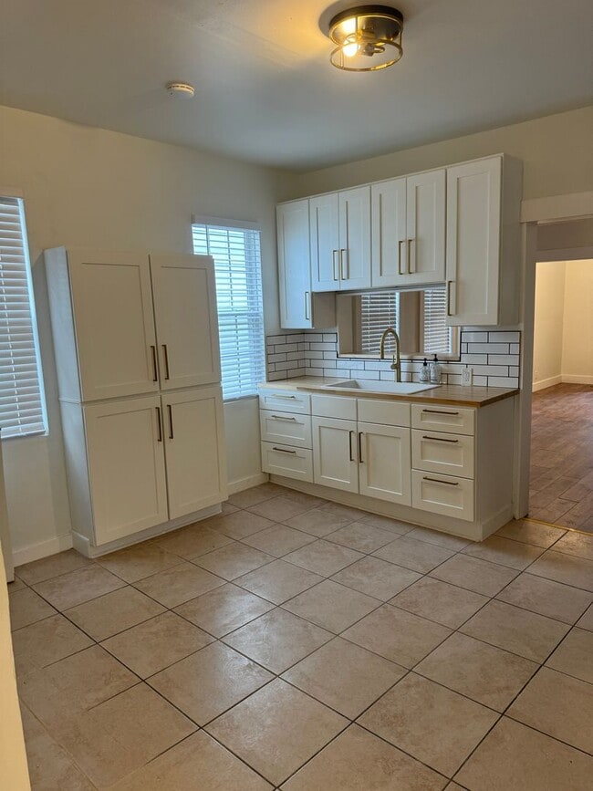 Building Photo - Discover Your Dream Home in Historic Brewers Hill!