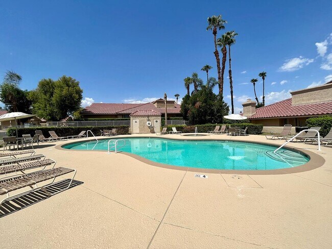 Building Photo - 41539 Woodhaven Dr W