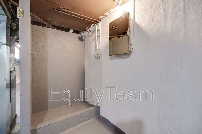 Building Photo - 6949 Marbev Dr