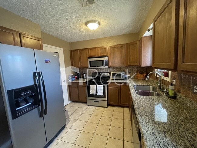 Building Photo - 3 bedroom/2 bathroom home in Moore Schools