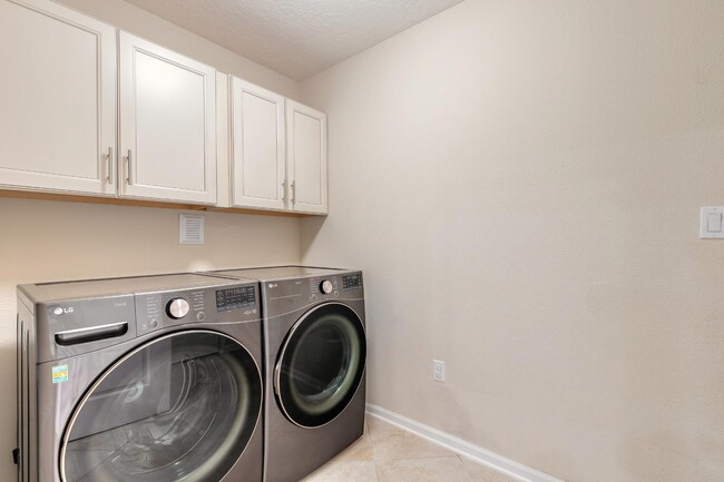 Building Photo - 68 Auberry Dr