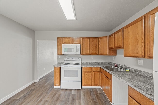 Building Photo - 207 N Alder St