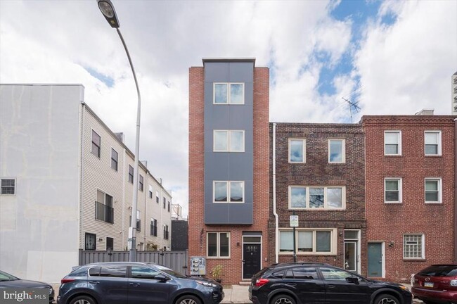Building Photo - 528 S 13th St