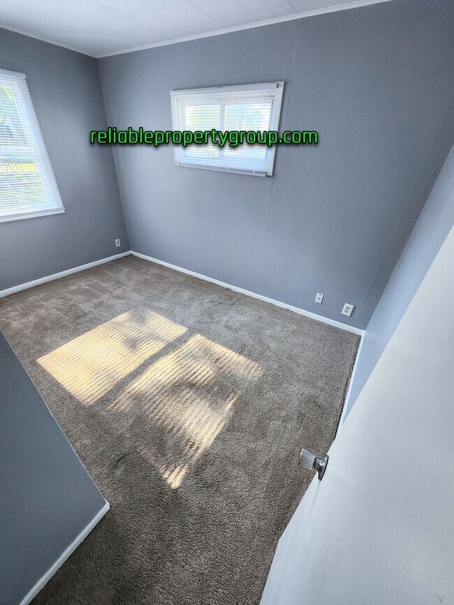 Building Photo - New Listing in the '05