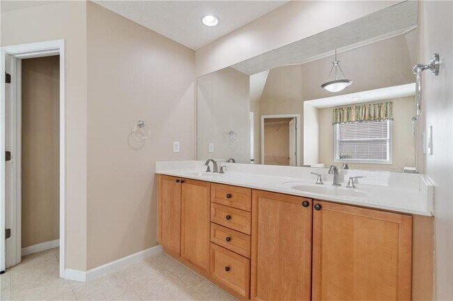 Building Photo - 1943 Jameson Cir NE