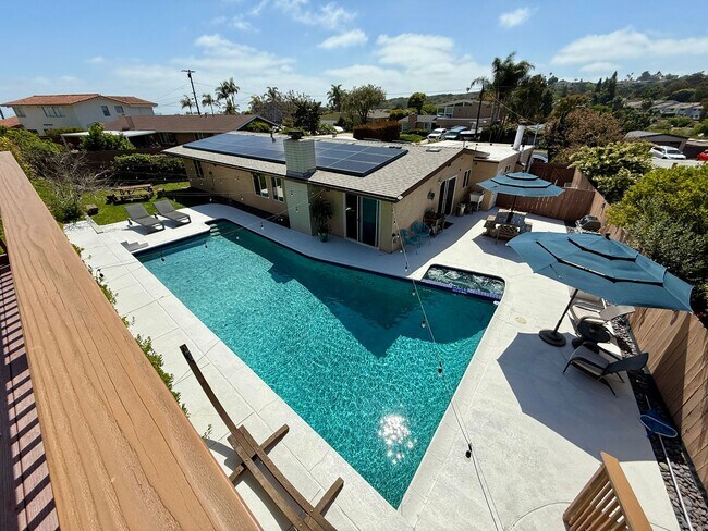 Building Photo - Luxury Furnished 4 Bedroom Home with Pool ...