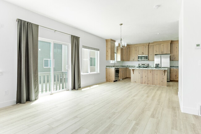 Building Photo - 4728 E Lake Corner Dr