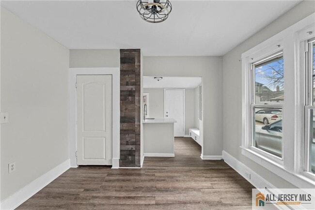 Building Photo - 56 Caroline Ave