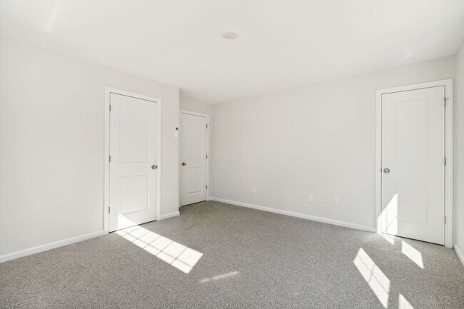 Building Photo - 17 Legacy Ln