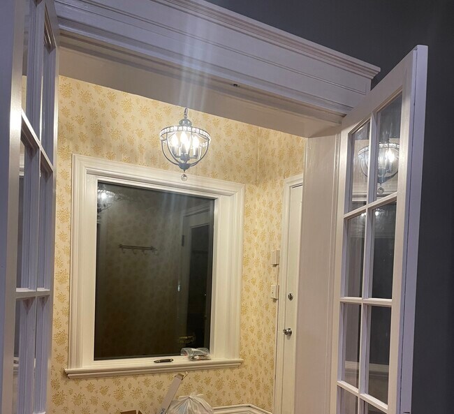 Front Hall - 471 Virginia St