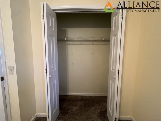 Building Photo - Spacious Rooms & Close to Downtown