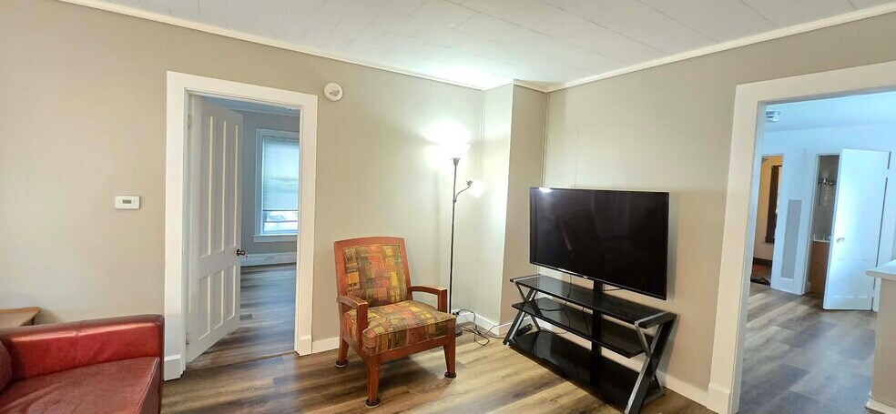 Building Photo - 17 Frank St