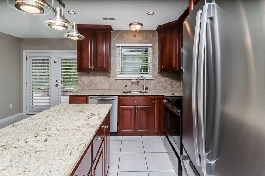 Building Photo - 115 Red Tip Ln