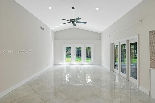 Building Photo - 7425 Silver Woods Ct