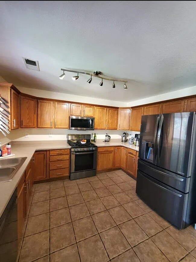 Building Photo - 7409 Sidewinder Dr NE