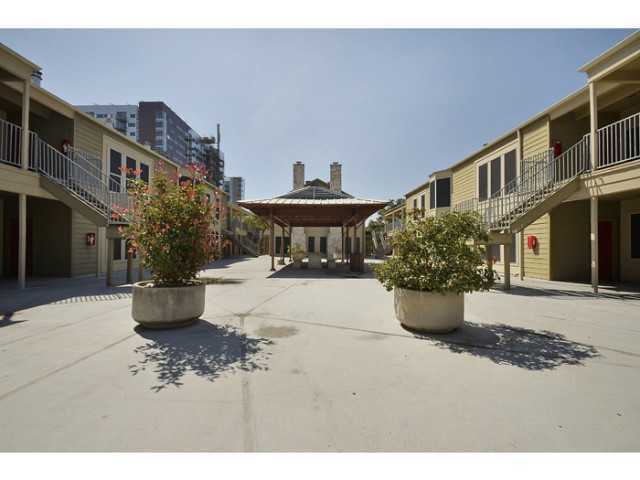 Building Photo - Infamous Orange tree condos. 2 blocks from campus hard wood floors washer and dryer