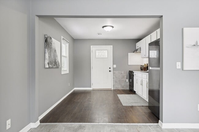 Building Photo - 439 Arlington Ave E