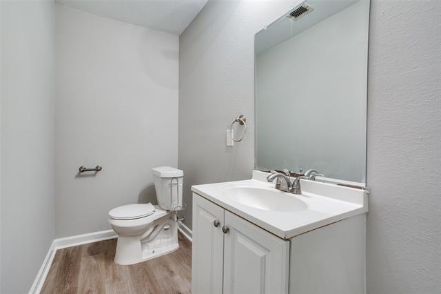 Building Photo - 631 Mosswood Dr