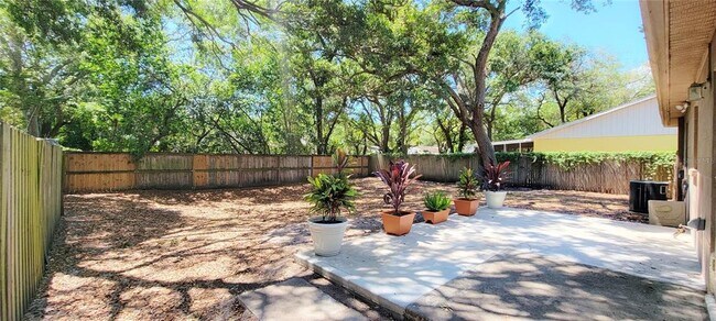 Building Photo - 3214 W Van Buren Dr