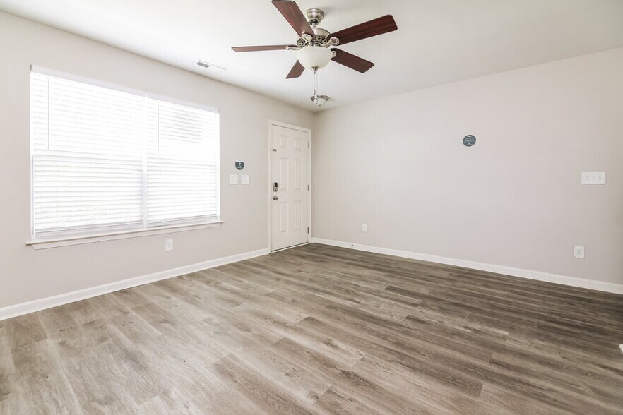 Building Photo - 417 Randolph Dr