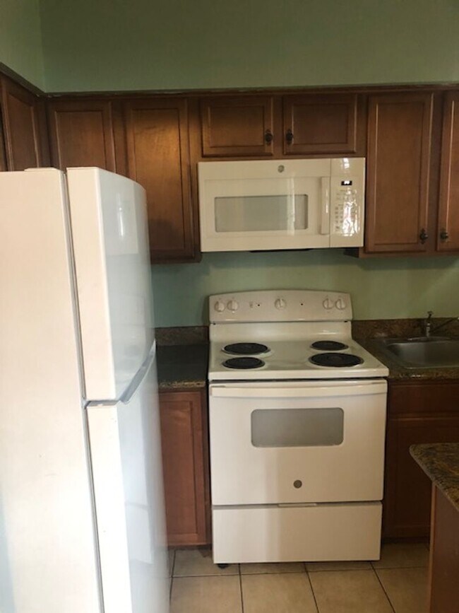 Building Photo - dgr925