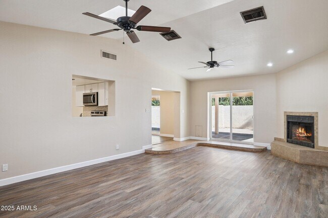 Building Photo - 4662 W Kings Ave