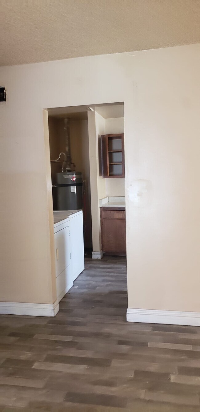 Building Photo - 328 Duchess Ave